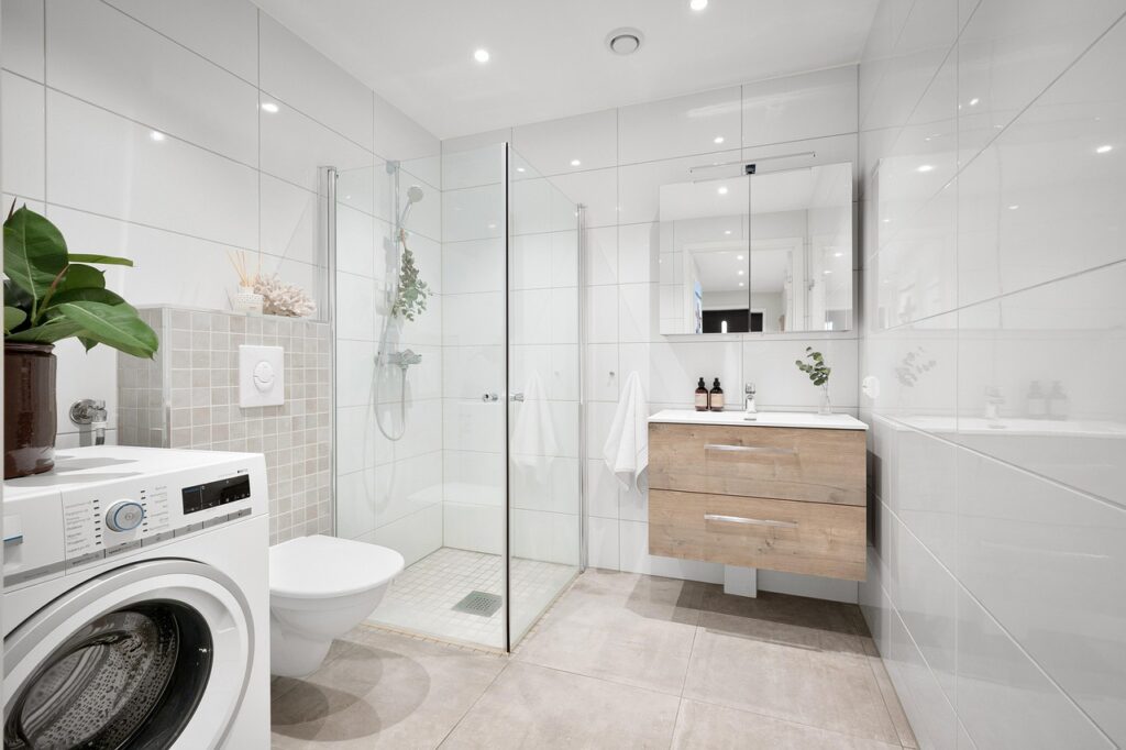 Miroir salle de bain : un équipement de précision indispensable